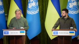 Zelenski îi cere şefului ONU „să salveze" răniţii de la combinatul Azovstal din Mariupol